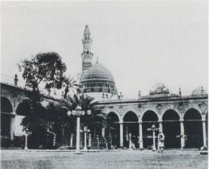 An old picture of Prophet's Mosque